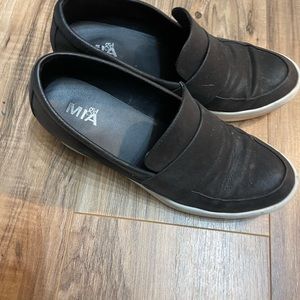 Mia black wedge shoes size 8